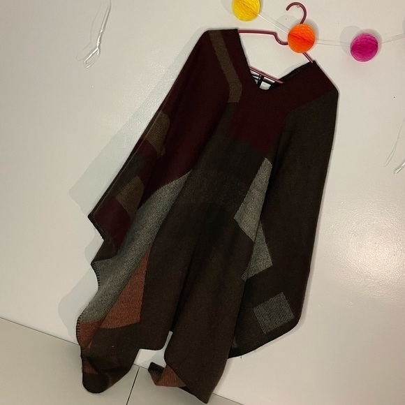 Steve Madden Plaid Brown Poncho - Picture 7 of 9